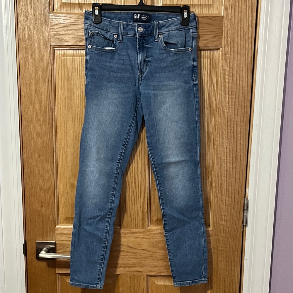 GAP Women's Classic Blue Skinny Jeans